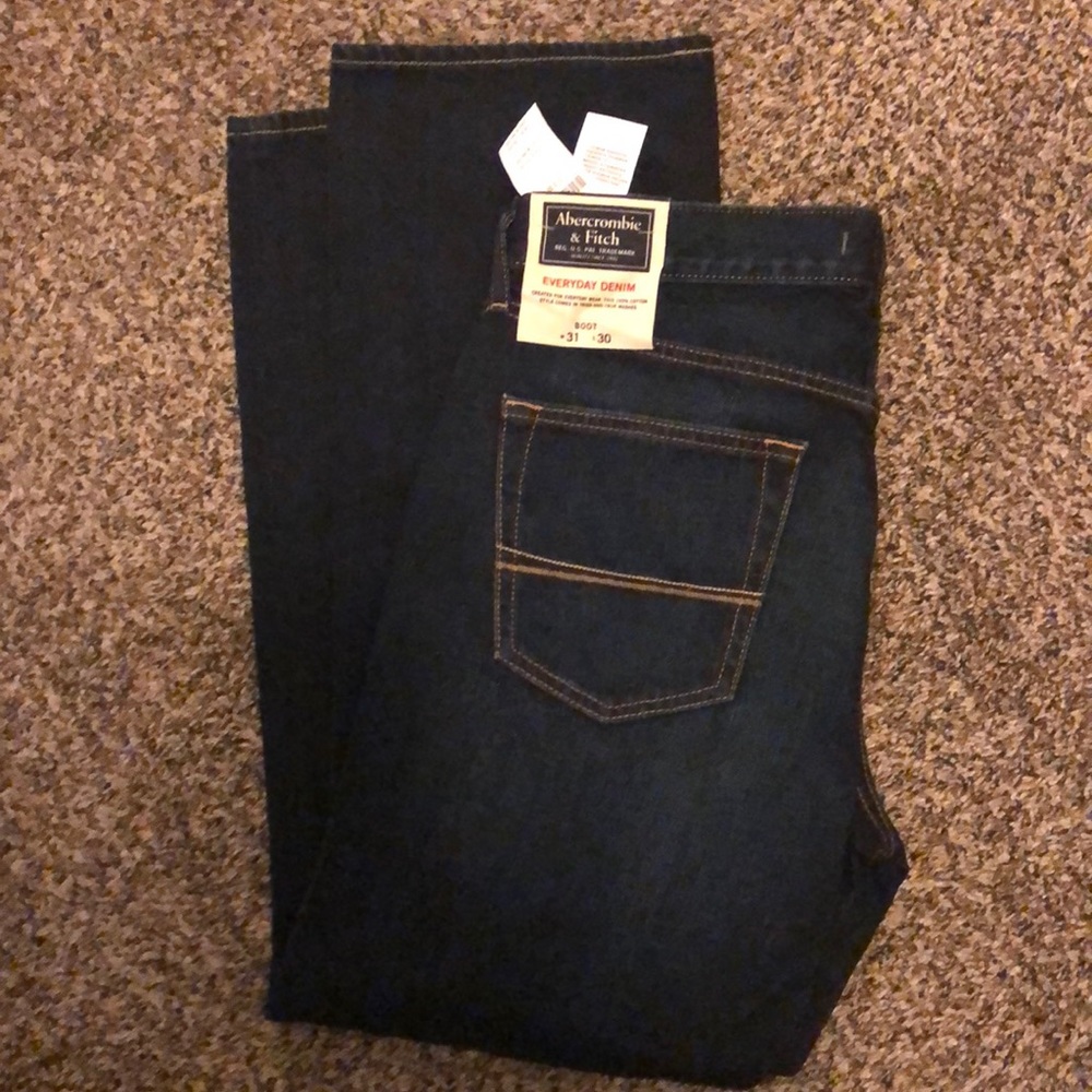 BNWT Men’s Abercrombie dark distressed jeans 31x30